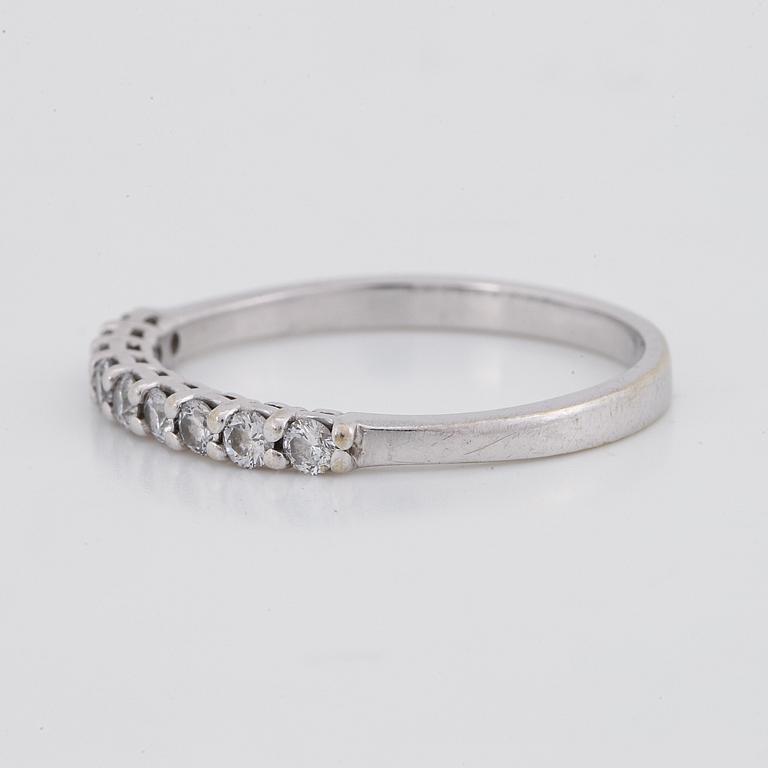 Brilliant-cut diamond ring.
