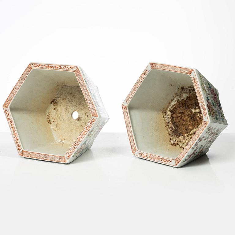 Ytterfoder, ett par, porslin, Kina, modern tillverkning.