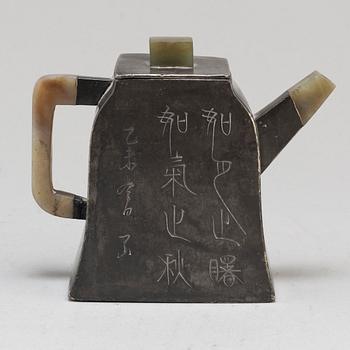 A chinese pewter tea pot with cover, early 20th Century.