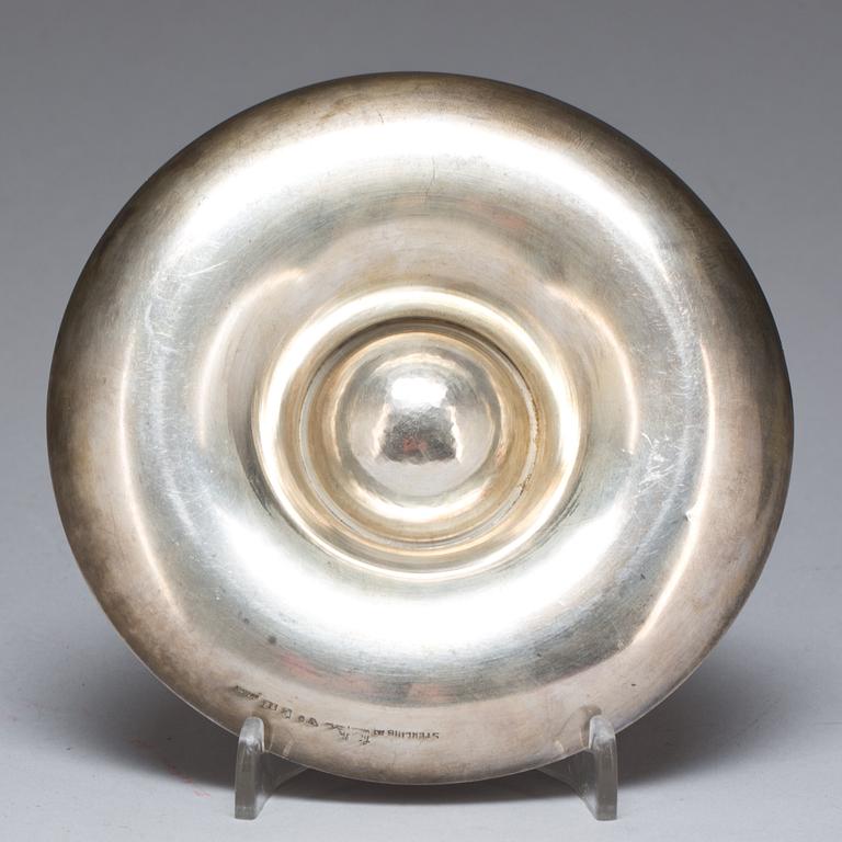 ÄGGKOPP, sterlingsilver, Wiwen Nilsson, 1945. Vikt ca 100g.