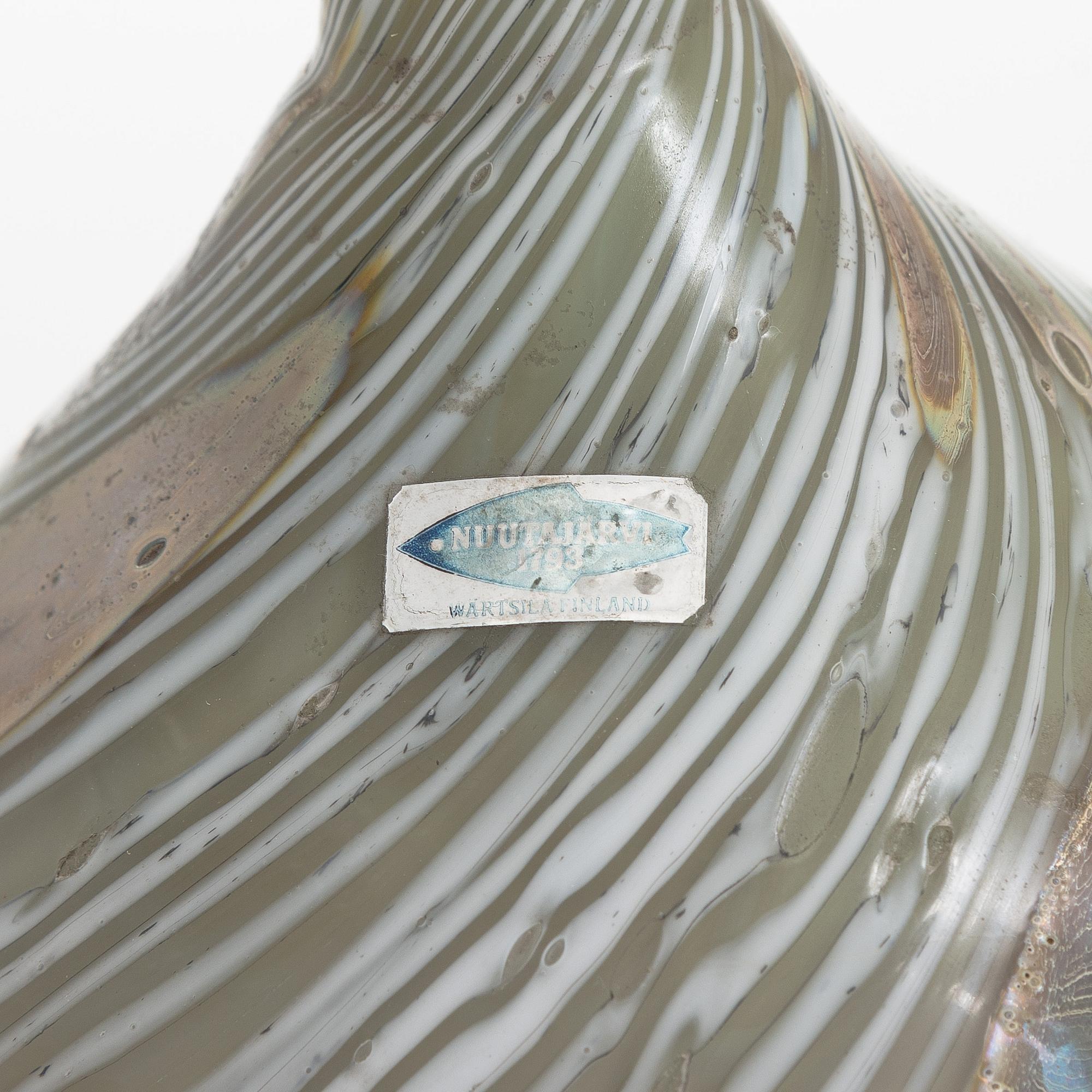 Oiva Toikka, an artglass bowl, signed Oiva Toikka Nuutajärvi Notsjö.