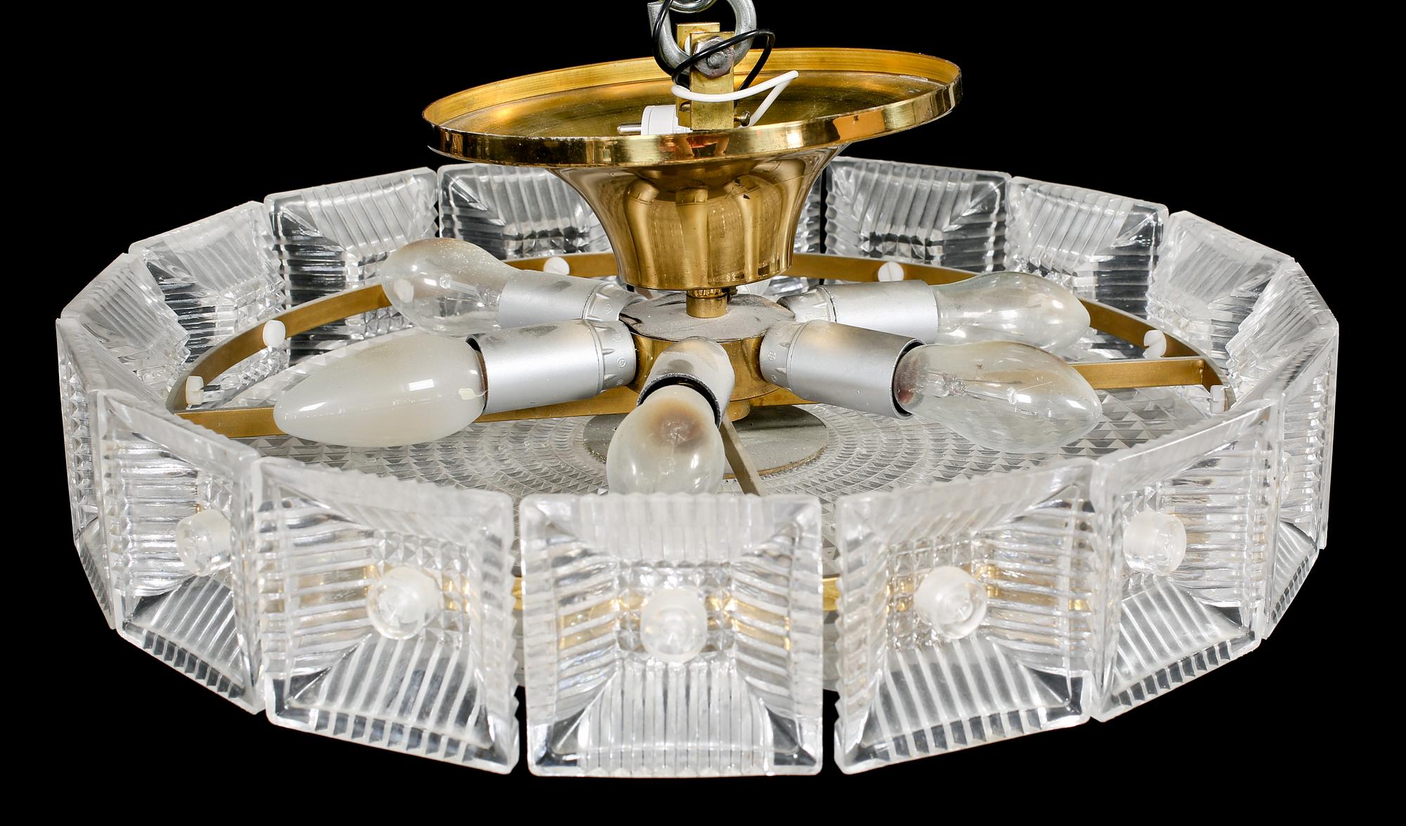 TAKLAMPA, Carl Fagerlund, Orrefors, 1900-talets andra hälft. Höjd ca 19 cm.