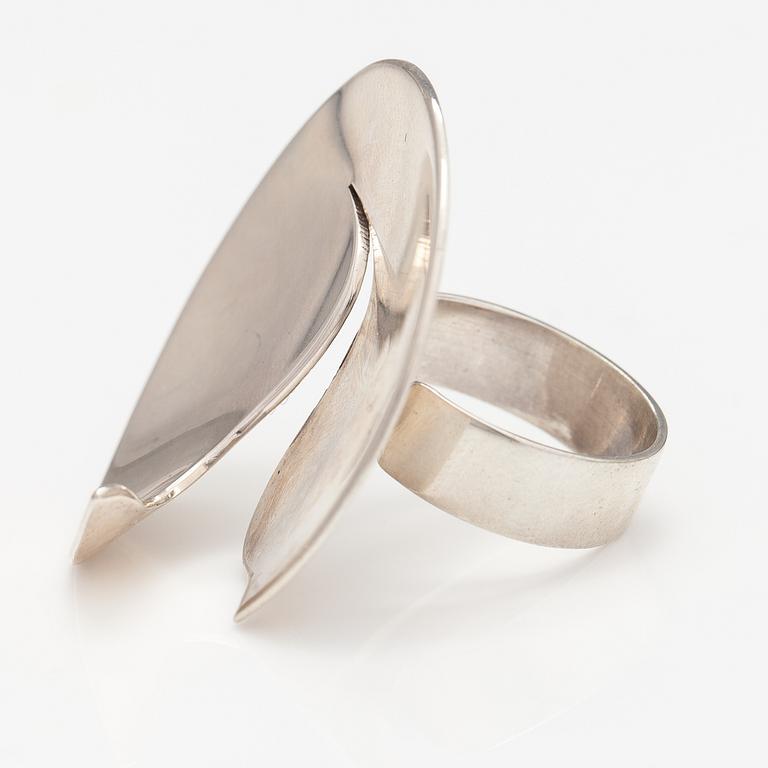 Paula Häiväoja, Ring, sterlingsilver. Pentti Roos, Helsingfors 1967.