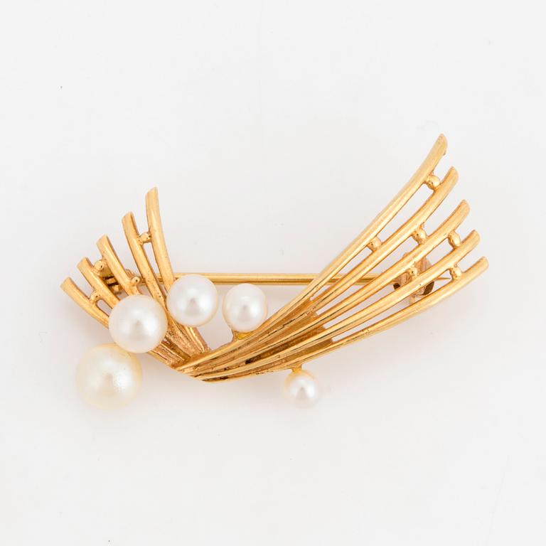 STIGBERT, Brooch, 18K gold and cultured pearls.