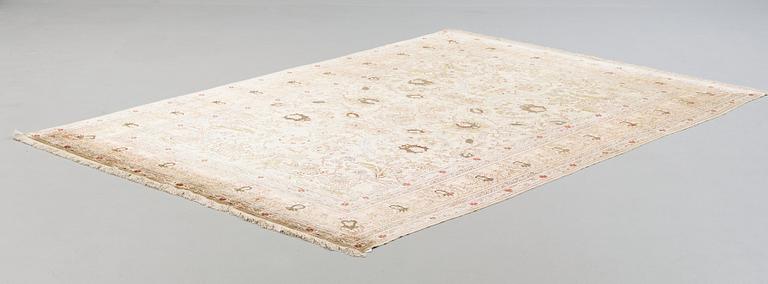 OLD SILK HEREKE. 306,5 x 222 cm.