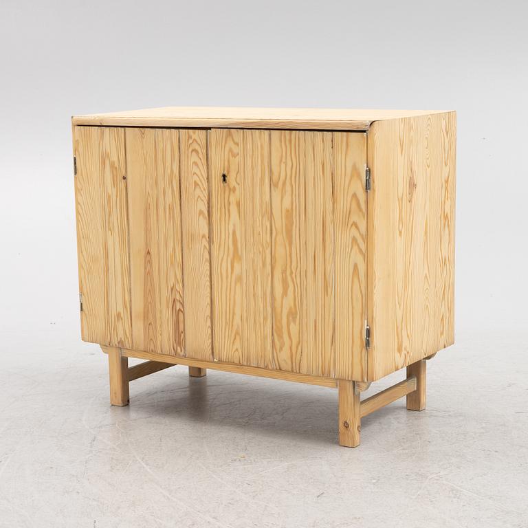 Göran Malmvall, a cabinet '821', Svensk Fur, Karl Andersson, Huskvarna.