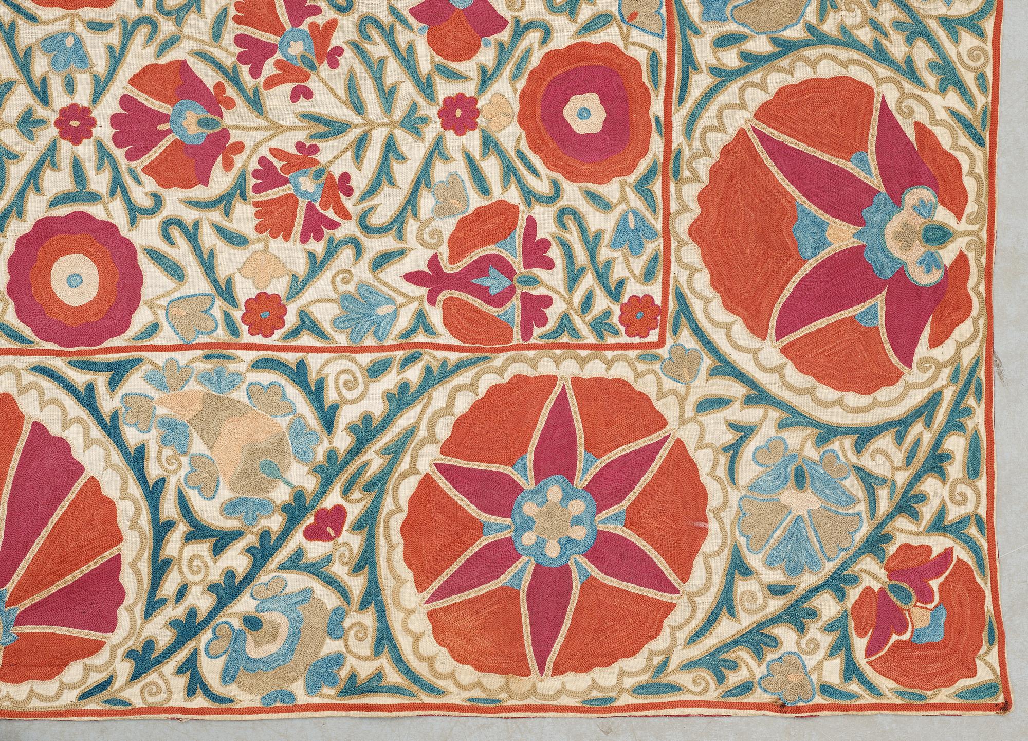 SEMI-ANTIQUE/OLD UZBEKISTAN SUZANI EMBROIDERY. 171 x 118 cm.
