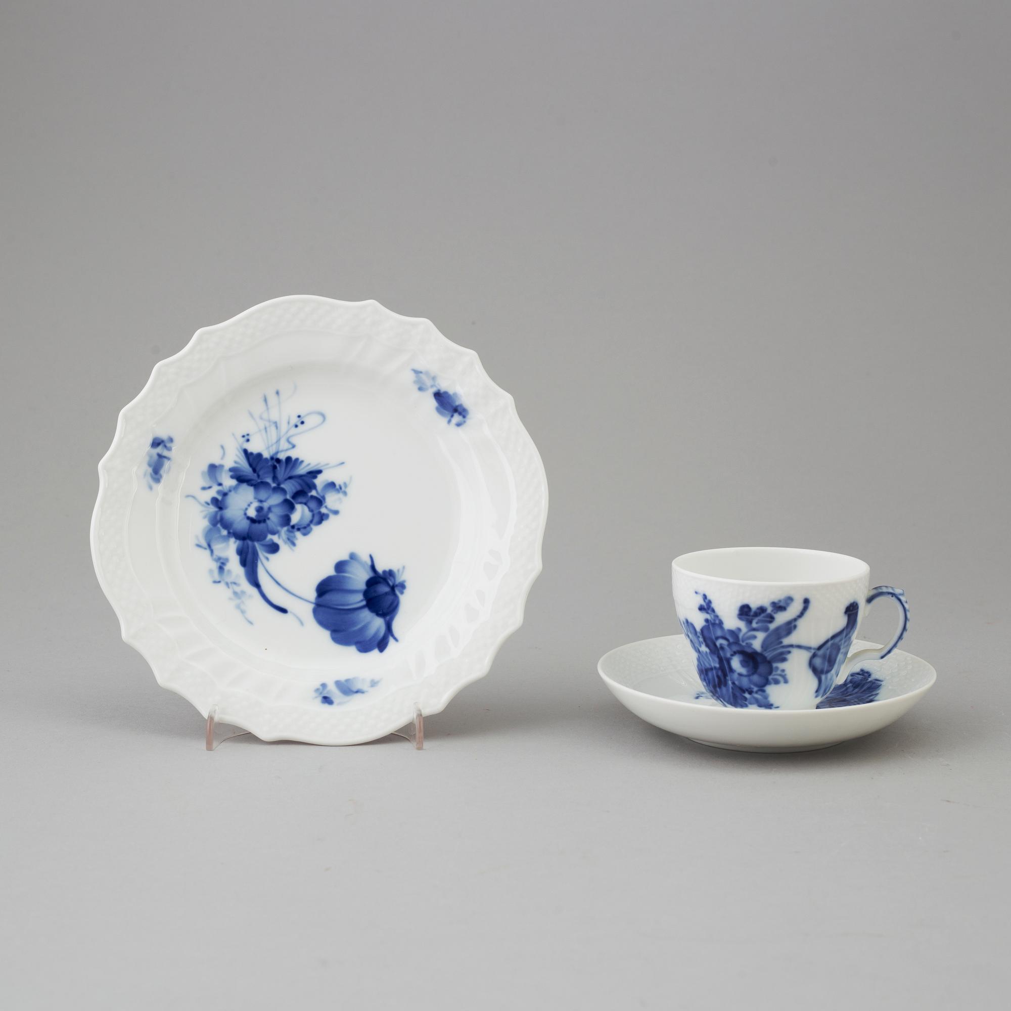ROYAL COPENHAGEN, a 74 pcs dinner service.
