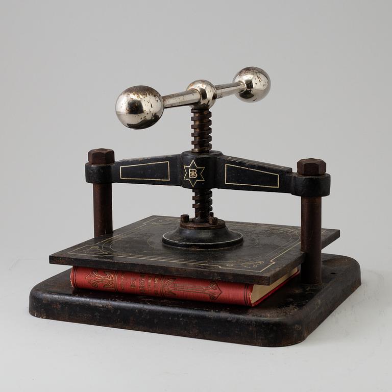 A german cast iron book press, ca 1900.