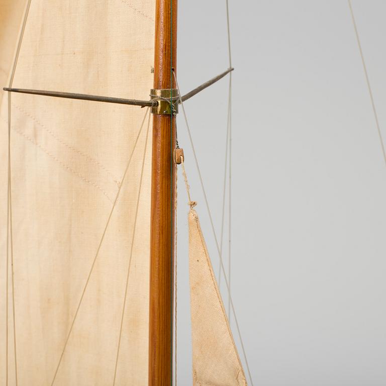 A MID 1900S BOAT MODEL.