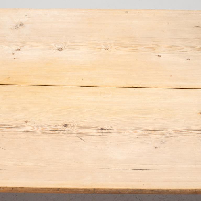 A Swedish pine table, Hälsingland, 18th-19th century.