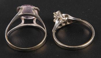 RINGAR, 2 st, vitguld 18K varav en med diamant, totalvikt 6,9.