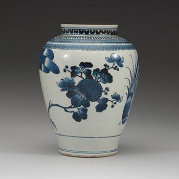 A blue and white Japanese jar, Edo period, 17th Century.