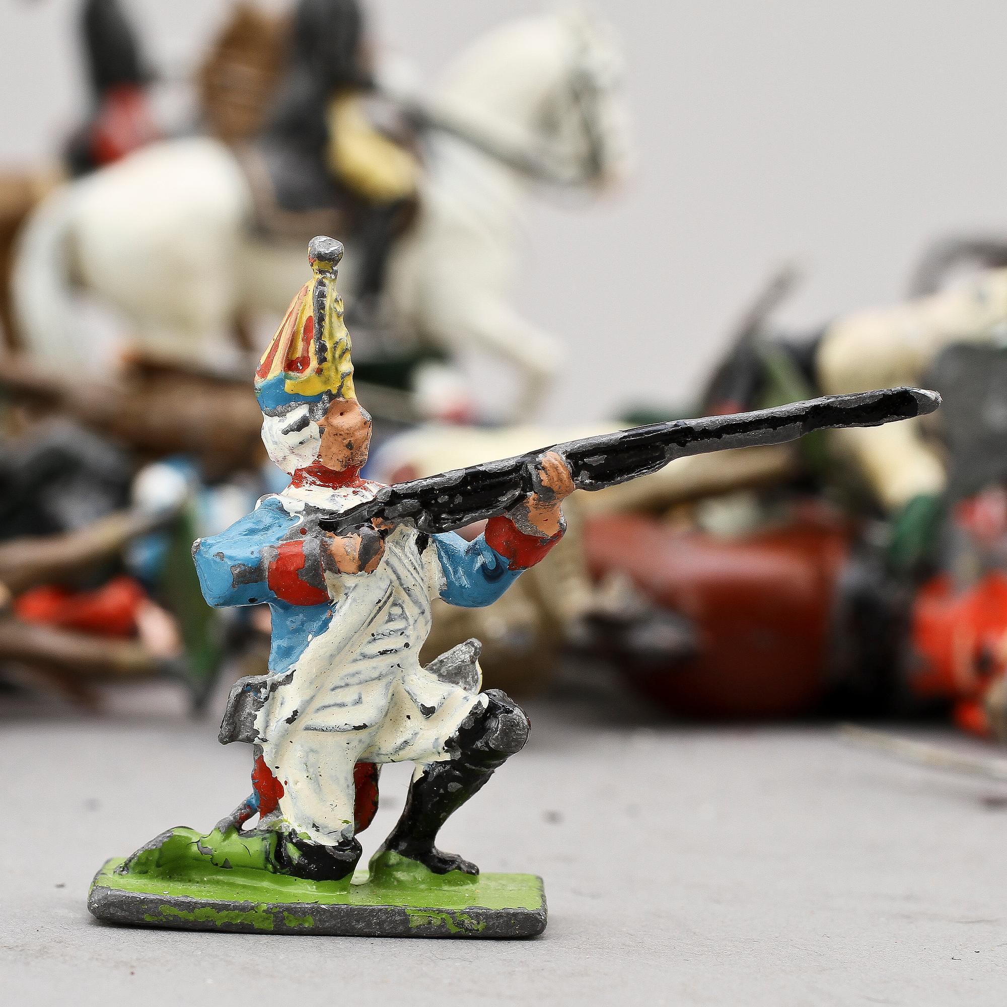 TENNSOLDATER, 89 st, bl a Britains. 1900-talets första hälft.