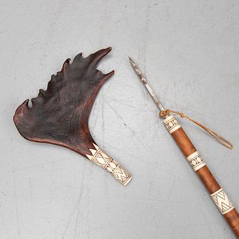 INGVAR GUSTAVSSON, A Sami reindeer horn and burr birch bear spear, Långträsk, Arvidsjaur, signed I.G.