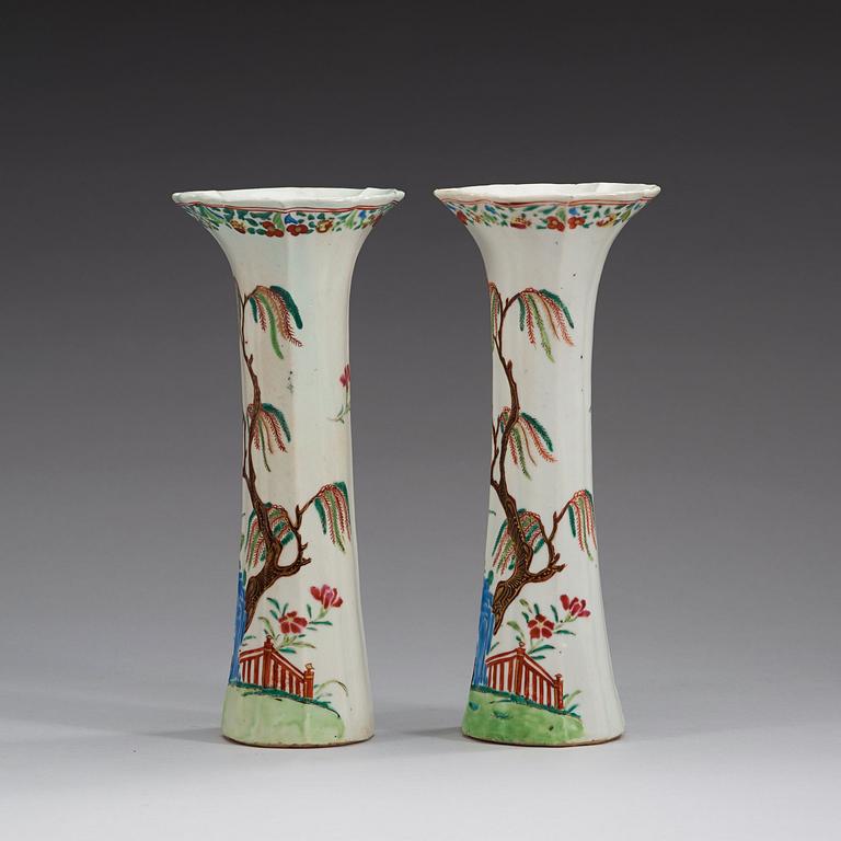VASER, ett par, kompaniporslin. Qing dynastin, Qianlong (1736-95).