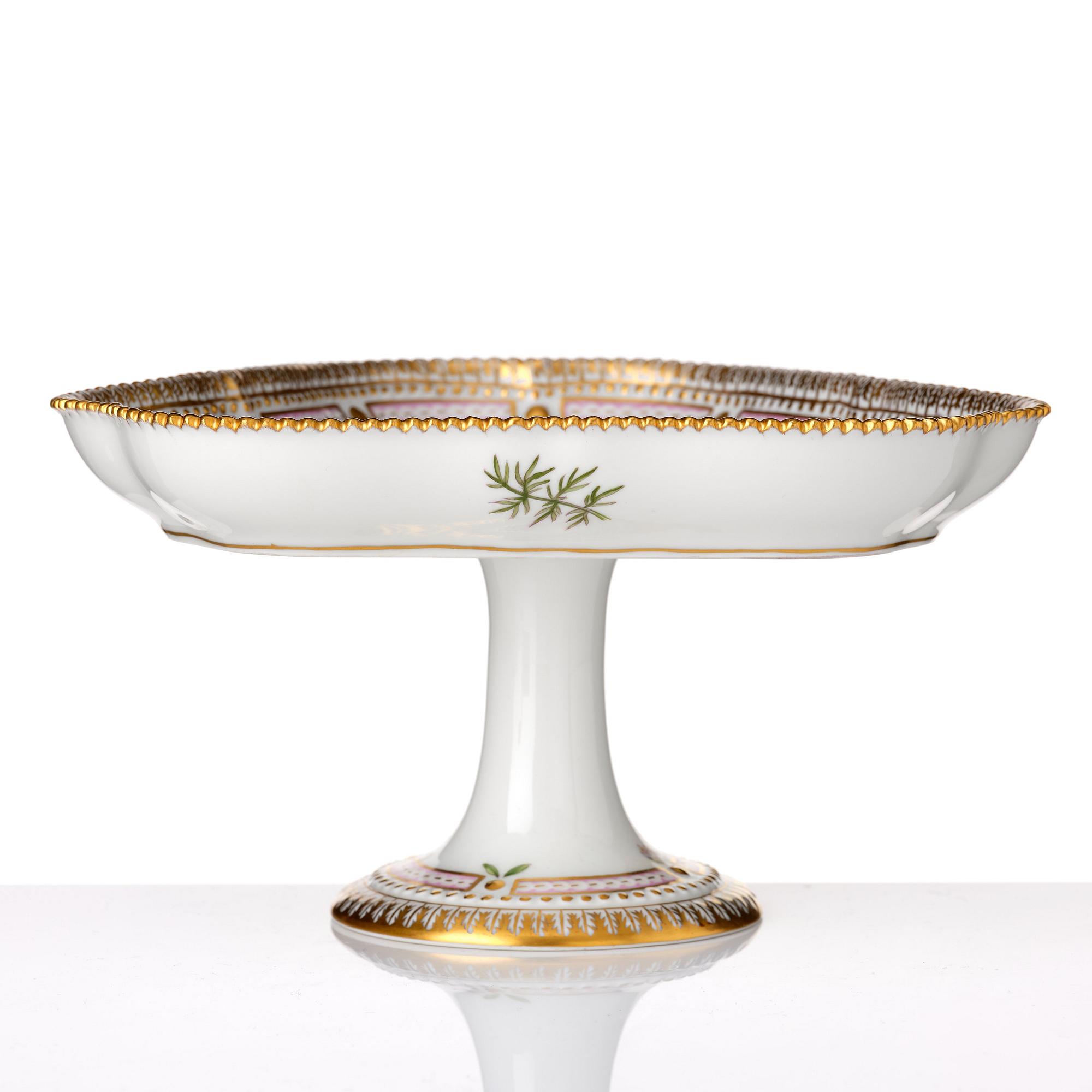 A Royal Copenhagen 'Flora Danica' cakestand, Denmark, 20th Century.