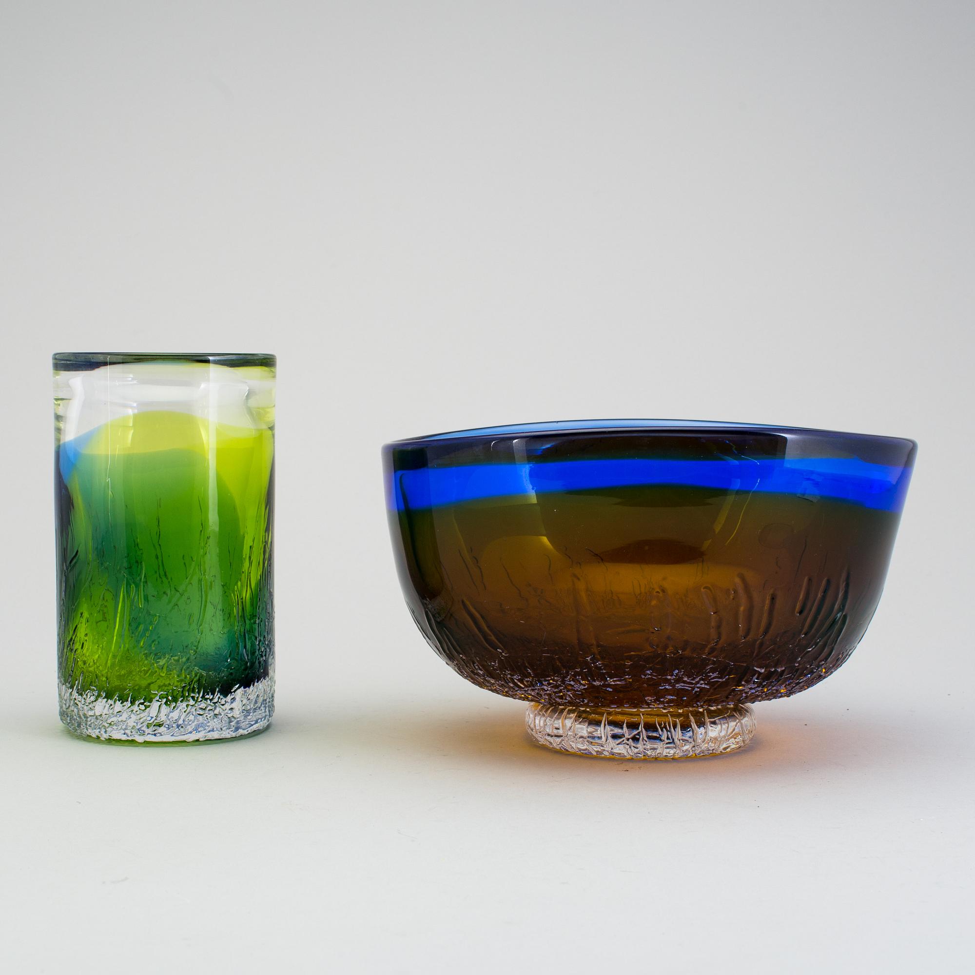 A glass vase and a bowl by Ann & Göran Wärff, Kosta 1970´s.