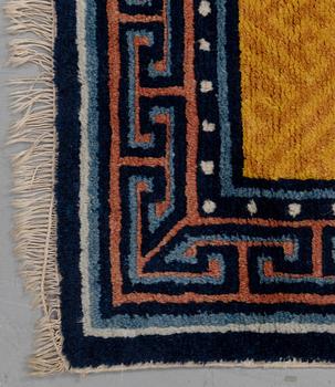 MEDITATIONSMATTA, Kinesisk, ca 138-139 x 70-70,5 cm (samt kortsidorna med 1 cm slätväv).