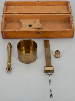 VÅG, mässing, sign. Leander Helander, Kalajoki 1859.