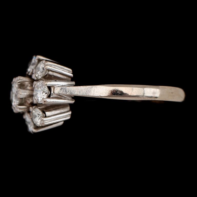 RING, 18K vitguld, briljantslipade diamanter tot ca 1.86 ct, svenska stämplar Alton 1949.