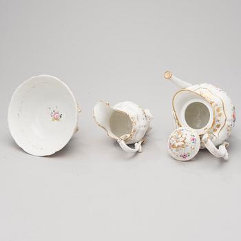 A mid-19th Century 13-piece tea set in porcelain.