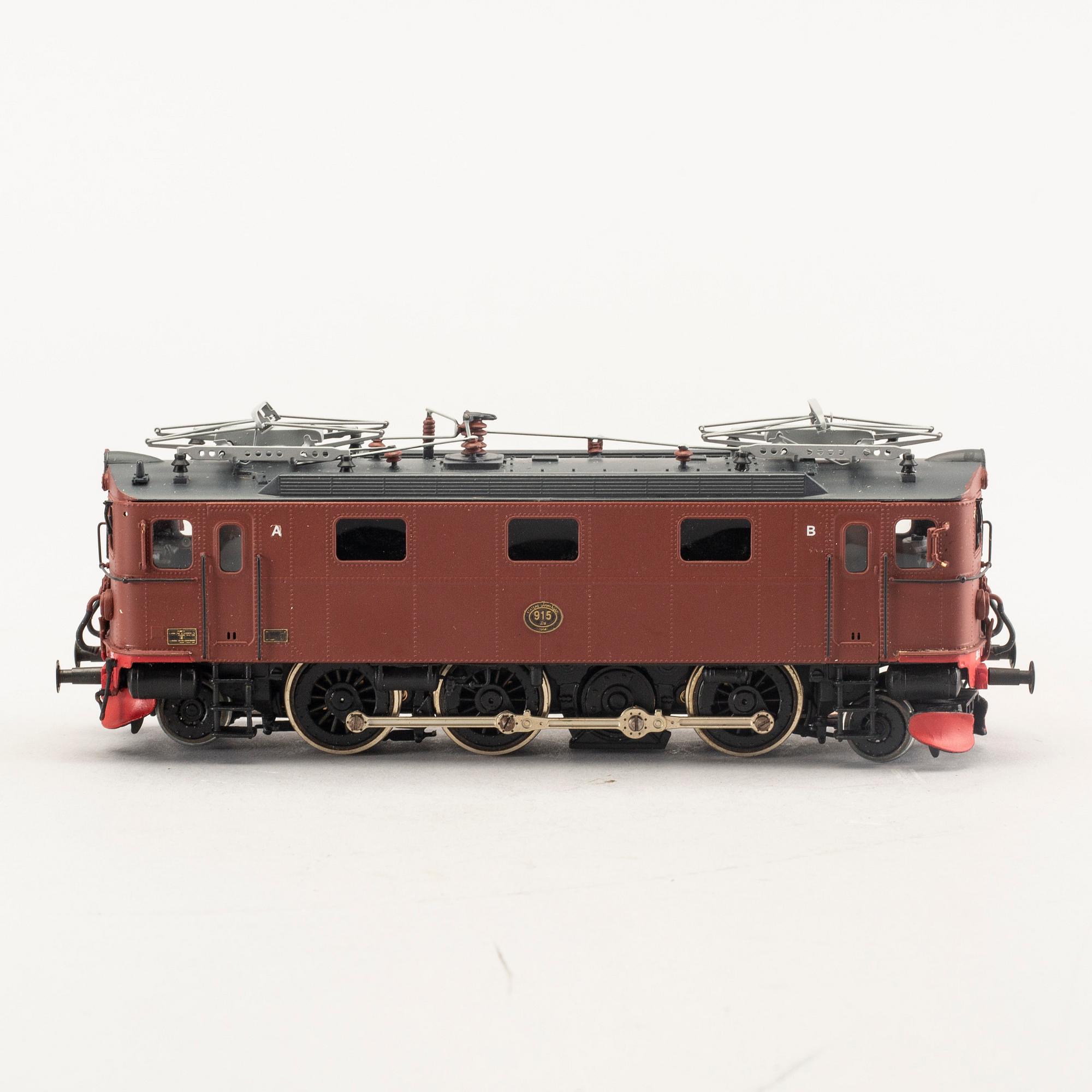 An electric locomotive litt Da-915 from Jeco.