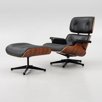 Charles & Ray Eames, Fåtölj med fotpall, "Lounge chair", Vitra, 2000-tal.