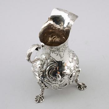 GRÄDDKANNA, silver, London 1799. Vikt ca 169 gram.