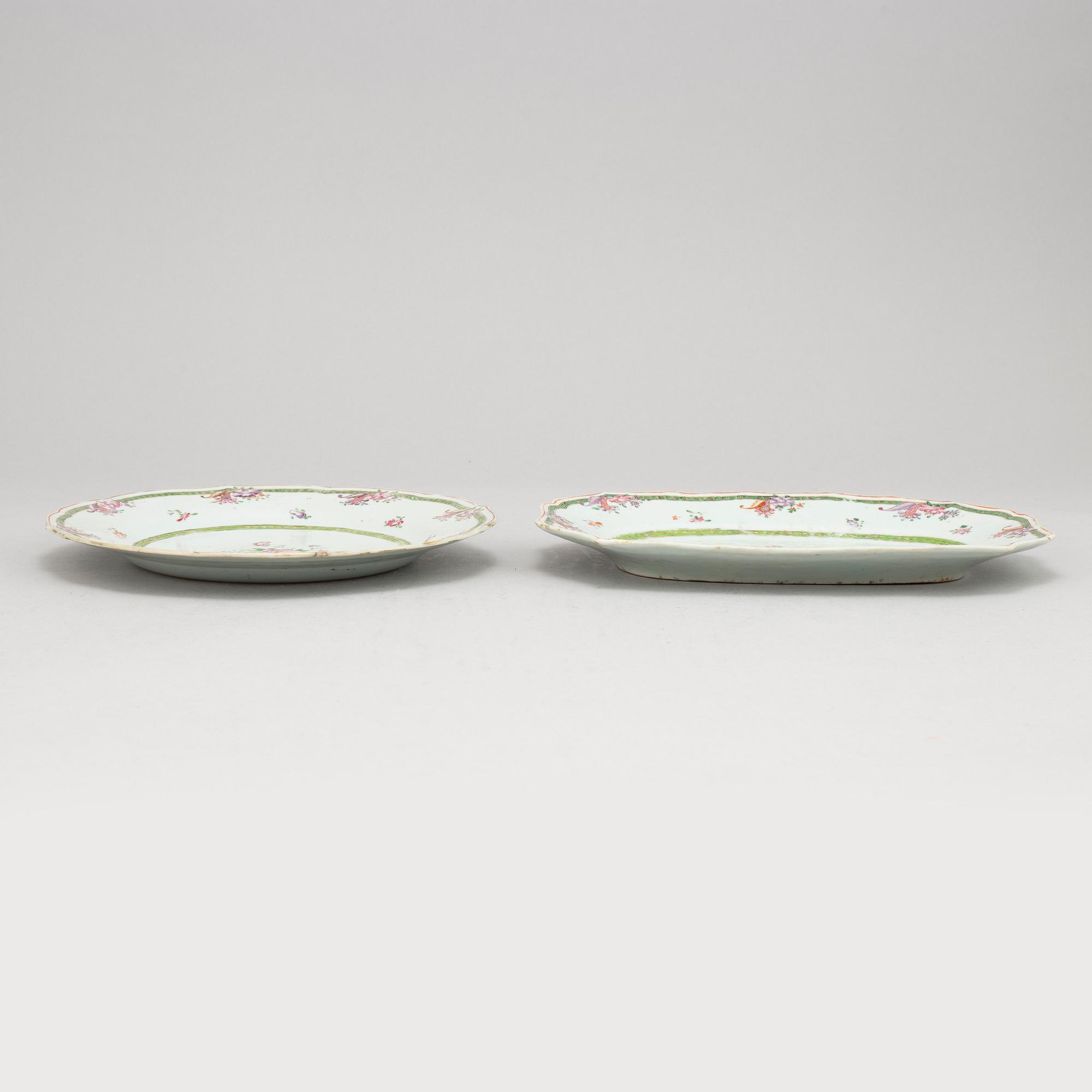 A set of four Chinese famille rose porcelain plates and one serving dish. Qing dynasty, Qianlong (1736-1795).
