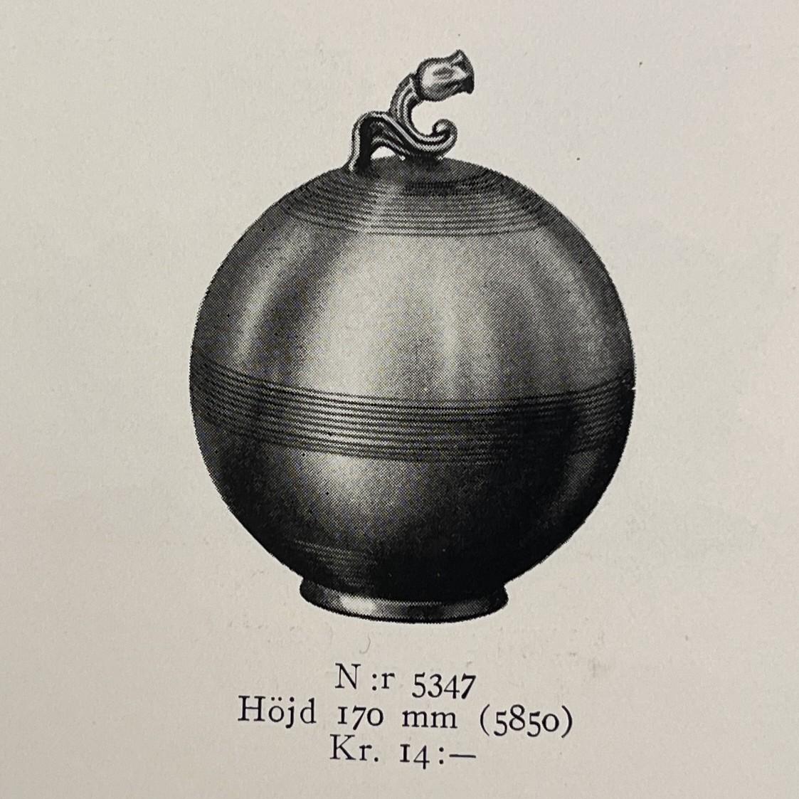 Sylvia Stave, a pewter bonbonnière model no 5347, C.G. Hallberg, Stockholm, 1933.