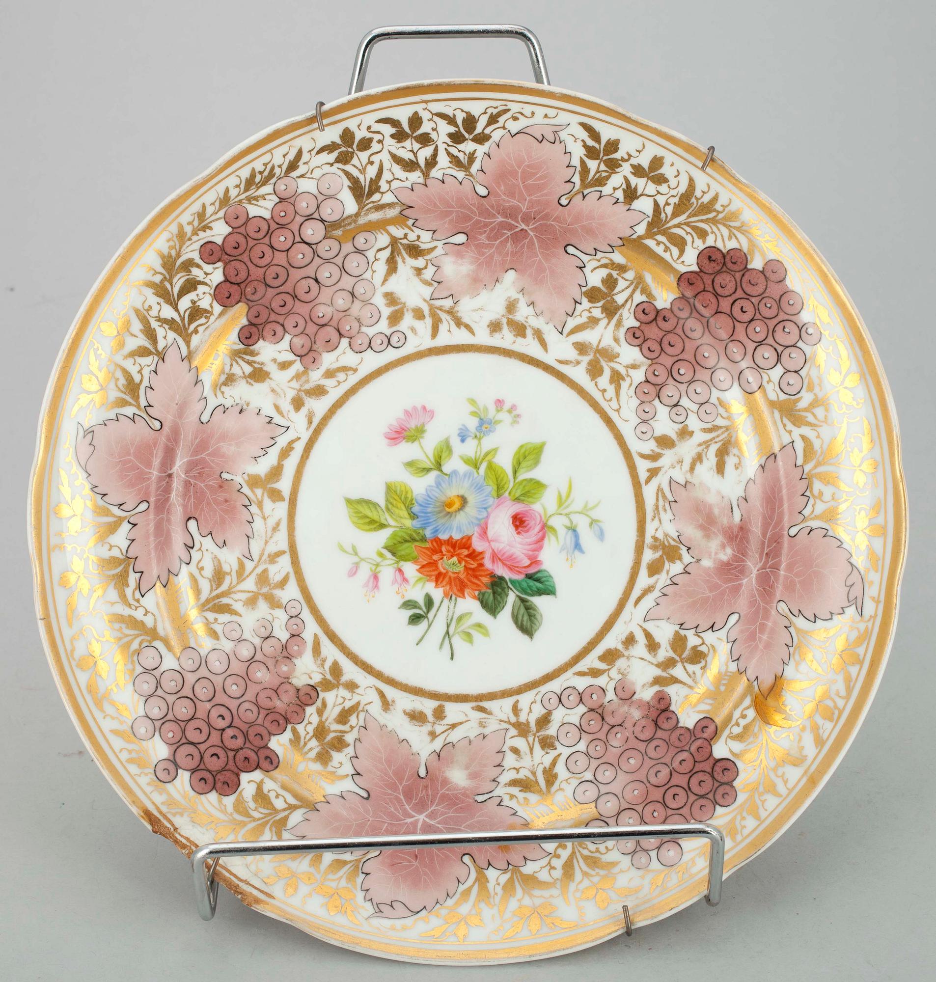 TALLRIK, porslin, Alexander II period (1855-1881). Kejserliga Porslinsmanufakturen i St. Petersburg.
