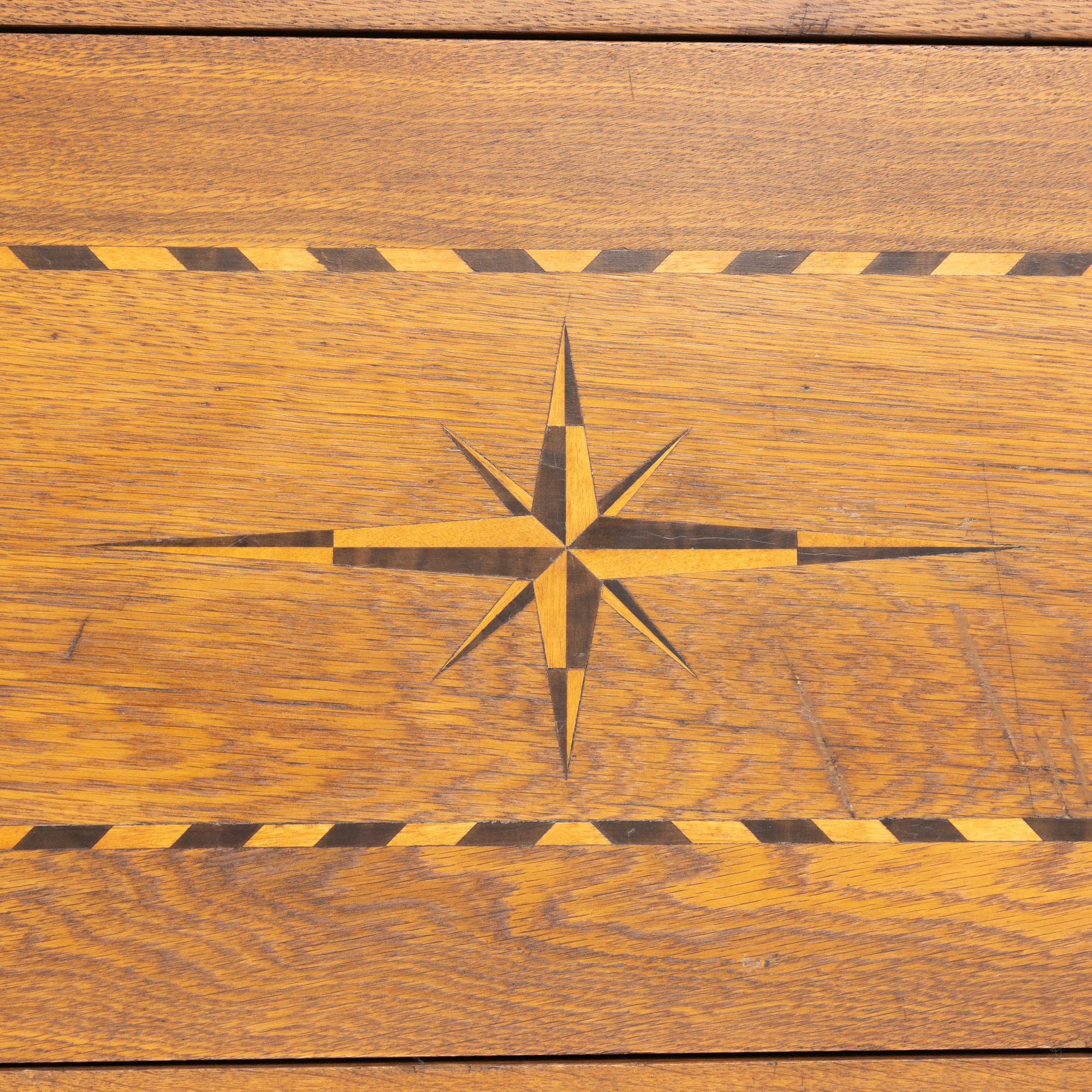 A gate-leg table, first half/mid 20th century.