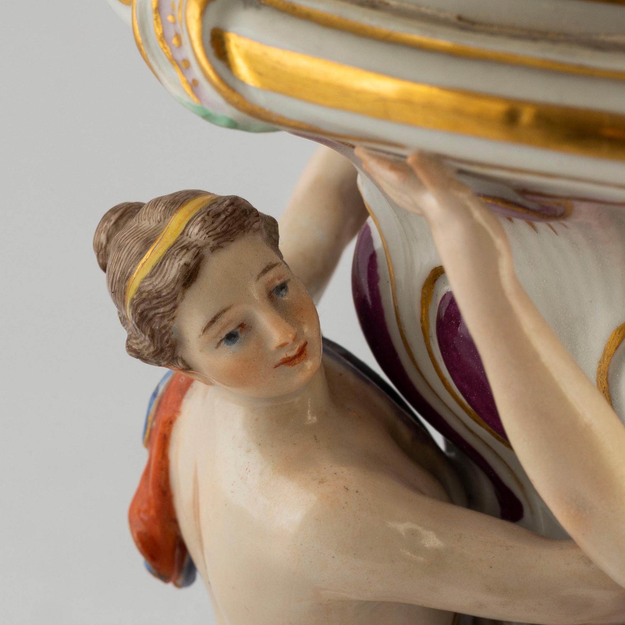 A Meissen footed chesnut basket, circa 1900.