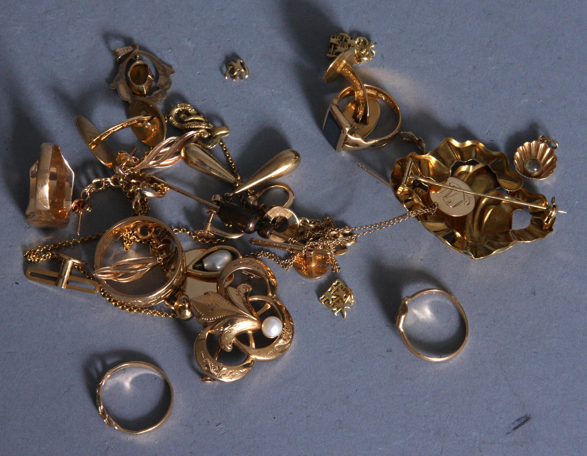 PARTI SMYCKEN, 28 del, guld 18k samt 14k, ca 57 gr.