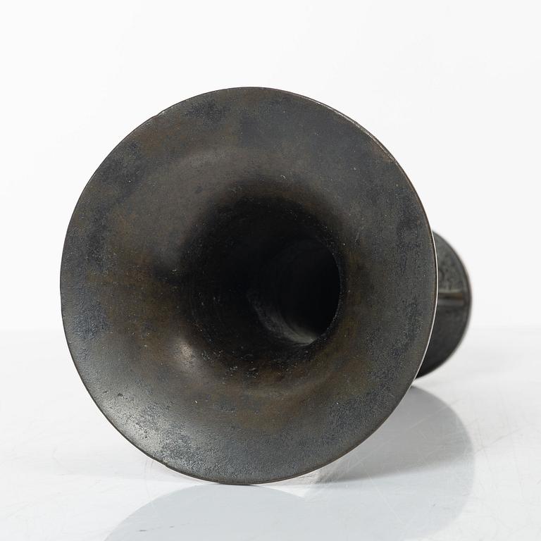 An archaistic bronze vase, Gu, Qing dynasty (1644-1912).