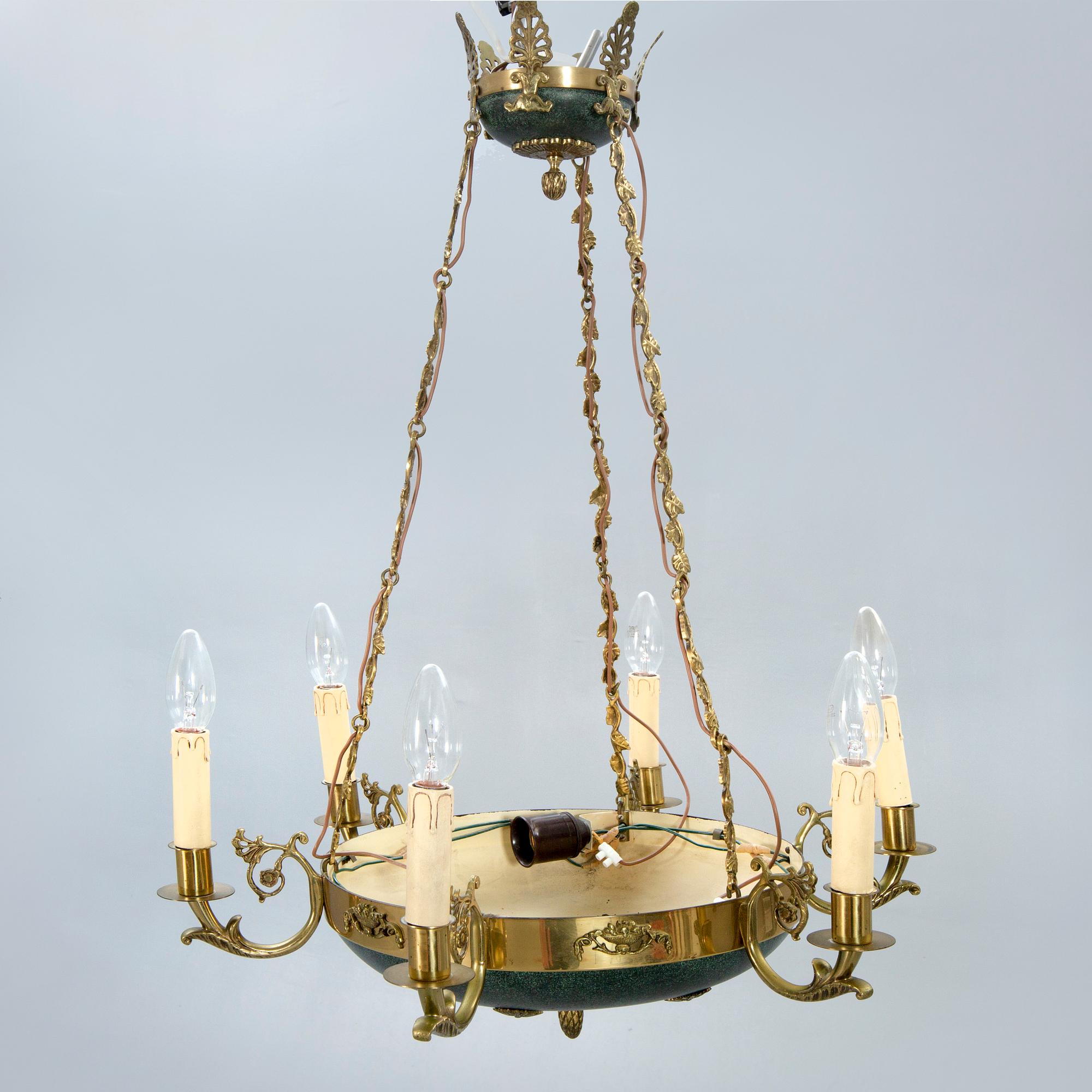 Taklampa empire-stil 1900-talets mitt.