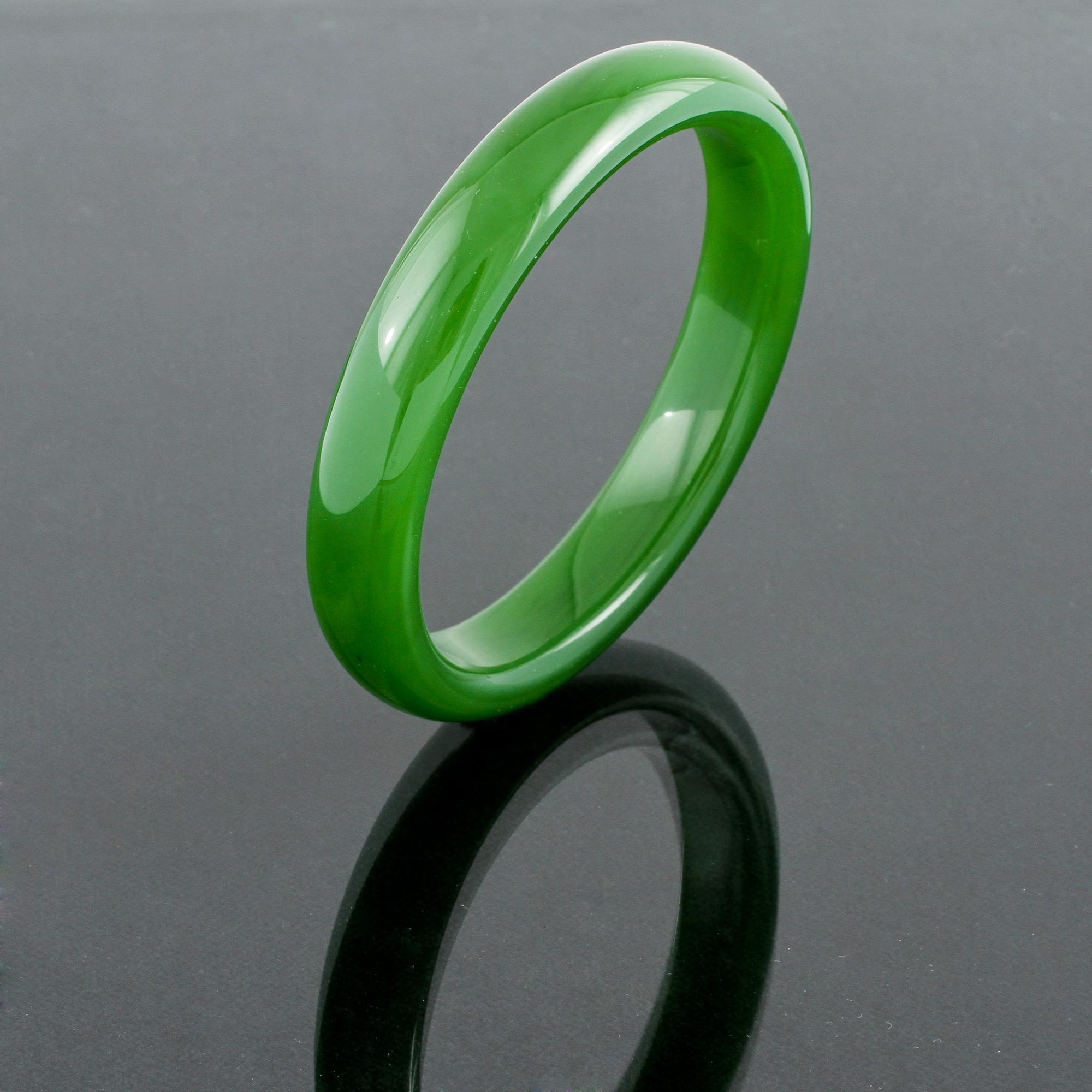 ARMRING, jade, nytillverkning. Vikt 52,7 g.