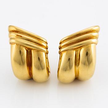 A pair of earrings 18K gold.