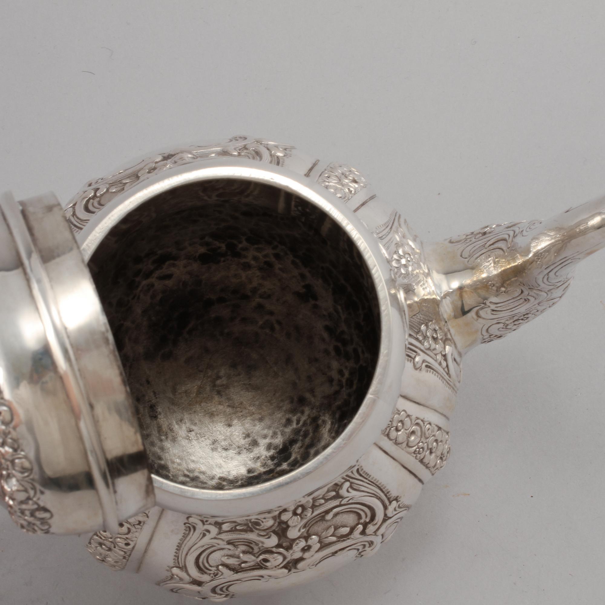 KAFFEKANNA, låghaltigt silver, Tyskland, 1900-tal, vikt 865 gram.