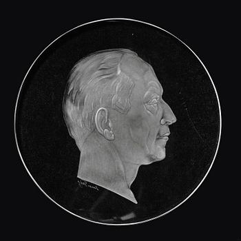 Simon Gate, an engraved glass portrait plaque, Orrefors ca. 1935.