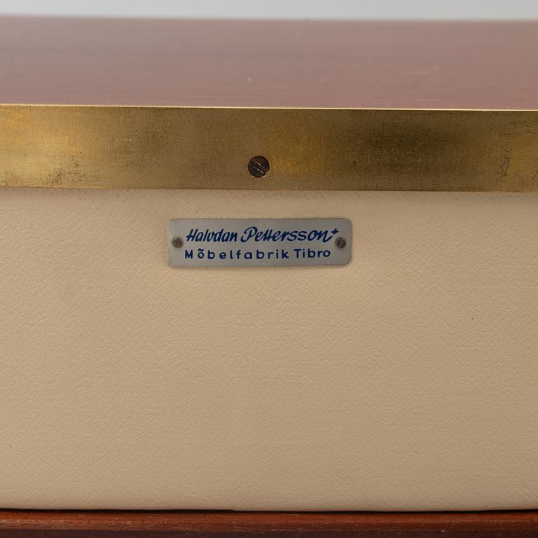 A Swedish Modern vanity table, Halvdan Petterssons Möbelfabrik, Sweden, mid 20th century.