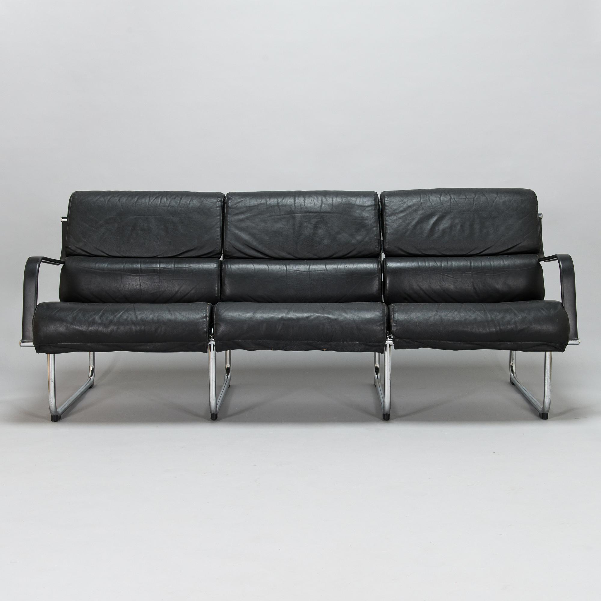 Yrjö Kukkapuro, a late 20th century 'Remmi' sofa for Avarte.