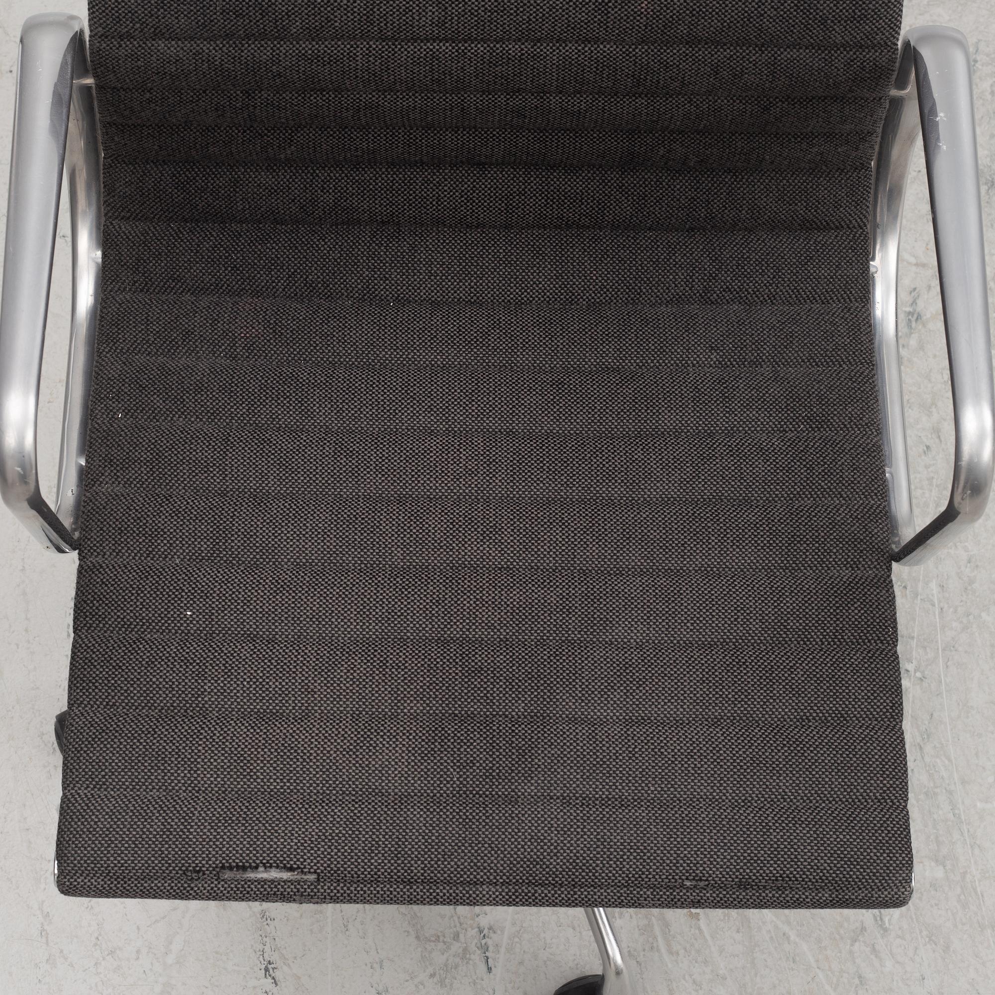 Charles & Ray Eames, an EA 108 office swivel chair for VItra.