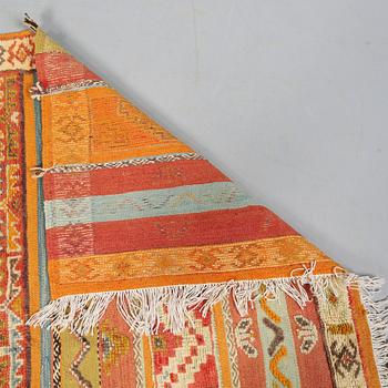 MATTA, troligen Marocko, modern tillverkning, 160 x 153 cm.