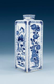 1505. A blue and white square flask, Qing dynasty, Kangxi (1662-1722).