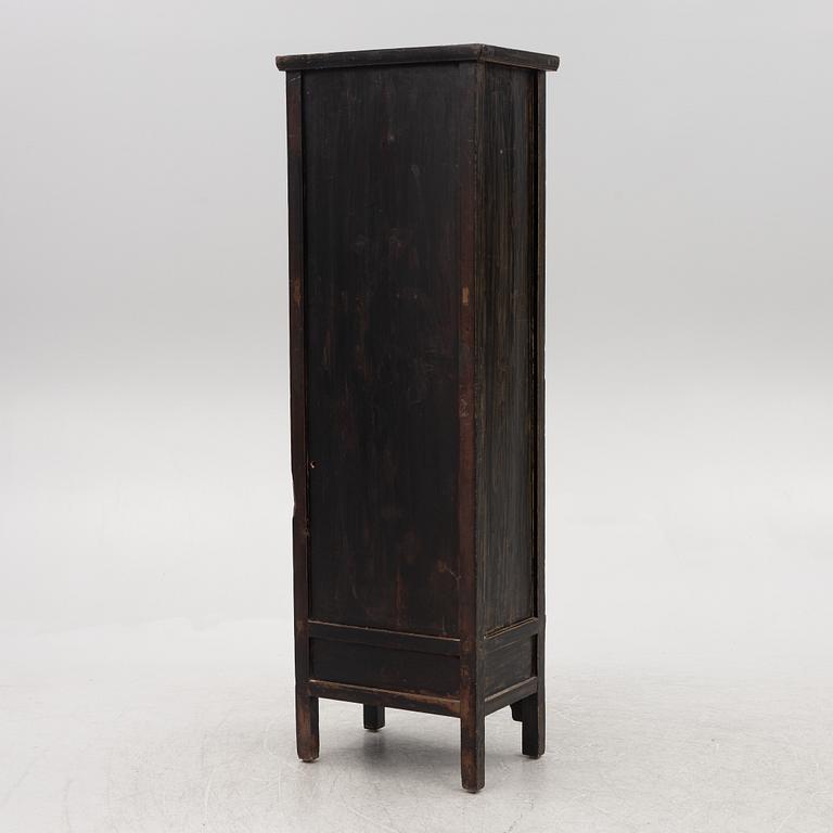 A Chinese cabinet, 20th century.