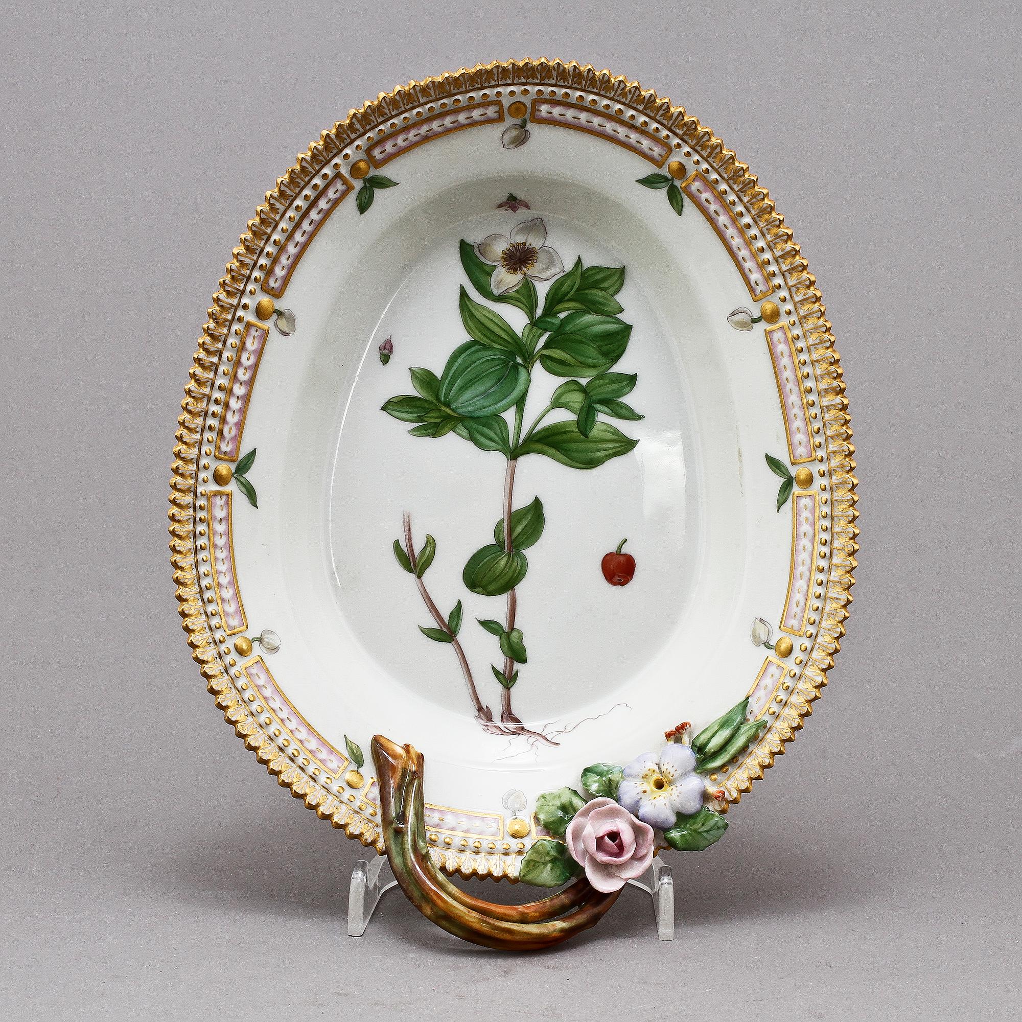 SALADIÈRE, porslin. "Flora Danica", Royal Copenhagen, 1900-talets andra hälft.