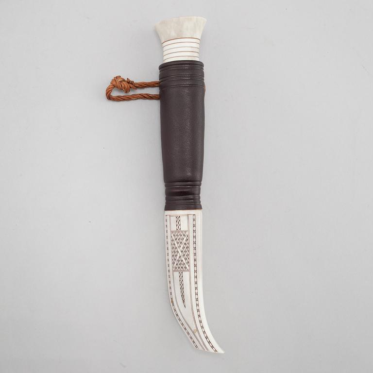 A knife by Oliver Israelsson, signed.