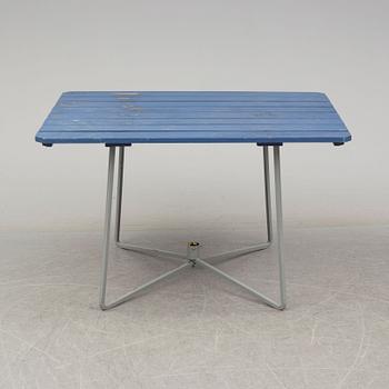 A painted garden table and four armchairs, first half of the 20th century.